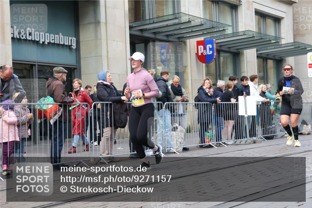 05.10.2025 - 20. swb-Marathon Bremen Strokosch-Dieckow http://msf.ph/oto/9271157 05.10.2025 11:08:58 Ziel 9002, 9493, 9632, 9649, 9798, 9815, 9848, 9892, 9945, 10074, 10214, 10295, 10315, 10522, 10784, 10865, 11037, 11056, 11218, 11379, 11437, 11530, 11674, 9002, 9493, 9632, 9649, 9798, 9815, 9848, 9892, 9945, 10074, 10214, 10295, 10315, 10522, 10784, 10865, 11037, 11056, 11218, 11379, 11437, 11530, 11674 meine-sportfotos.de