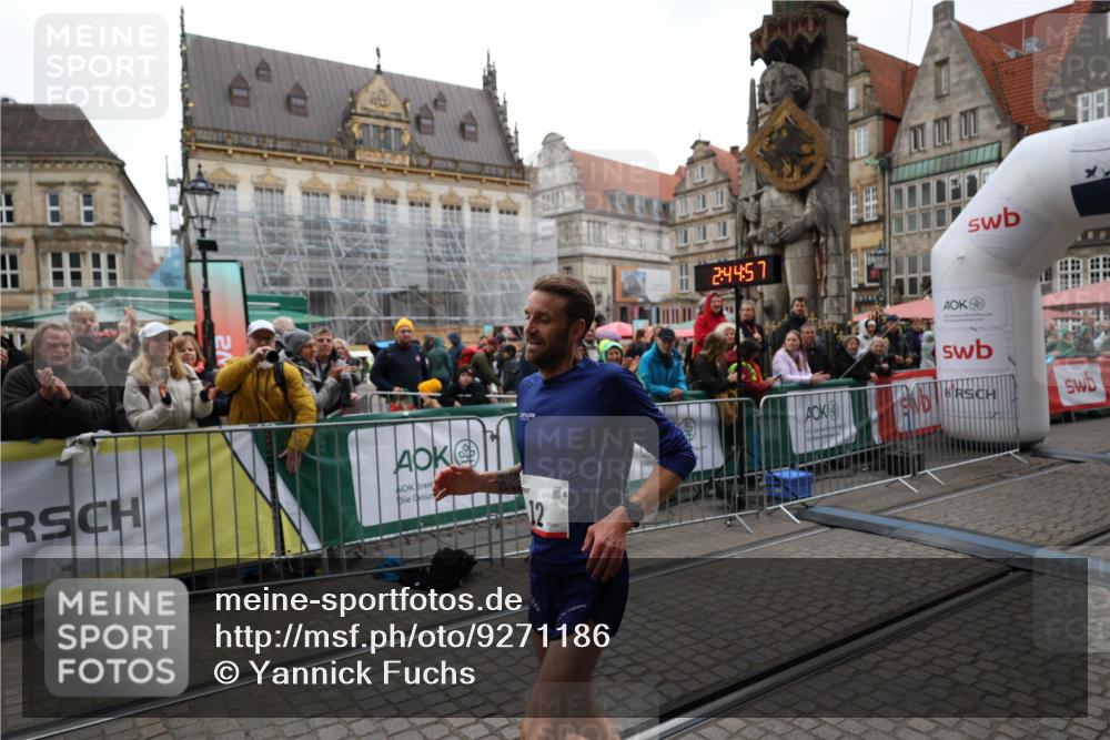05.10.2025 - 20. swb-Marathon Bremen Yannick Fuchs http://msf.ph/oto/9271186 05.10.2025 12:15:47 Ziel 12 meine-sportfotos.de