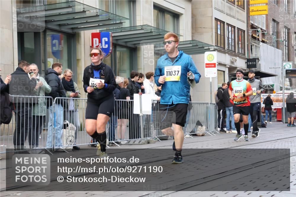 05.10.2025 - 20. swb-Marathon Bremen Strokosch-Dieckow http://msf.ph/oto/9271190 05.10.2025 11:08:59 Ziel 9002, 9493, 9632, 9649, 9798, 9815, 9848, 9892, 9945, 10074, 10214, 10295, 10315, 10522, 10784, 10865, 11037, 11056, 11218, 11379, 11437, 11530, 11674, 9002, 9493, 9632, 9649, 9798, 9815, 9848, 9892, 9945, 10074, 10214, 10295, 10315, 10522, 10784, 10865, 11037, 11056, 11218, 11379, 11437, 11530, 11674 meine-sportfotos.de