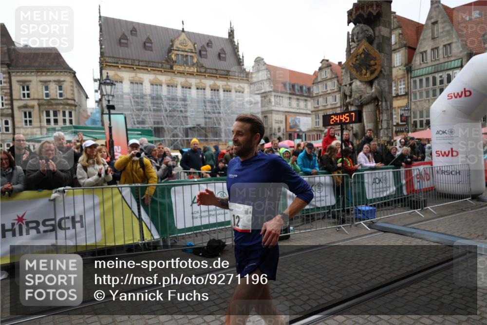 05.10.2025 - 20. swb-Marathon Bremen Yannick Fuchs http://msf.ph/oto/9271196 05.10.2025 12:15:47 Ziel 12 meine-sportfotos.de