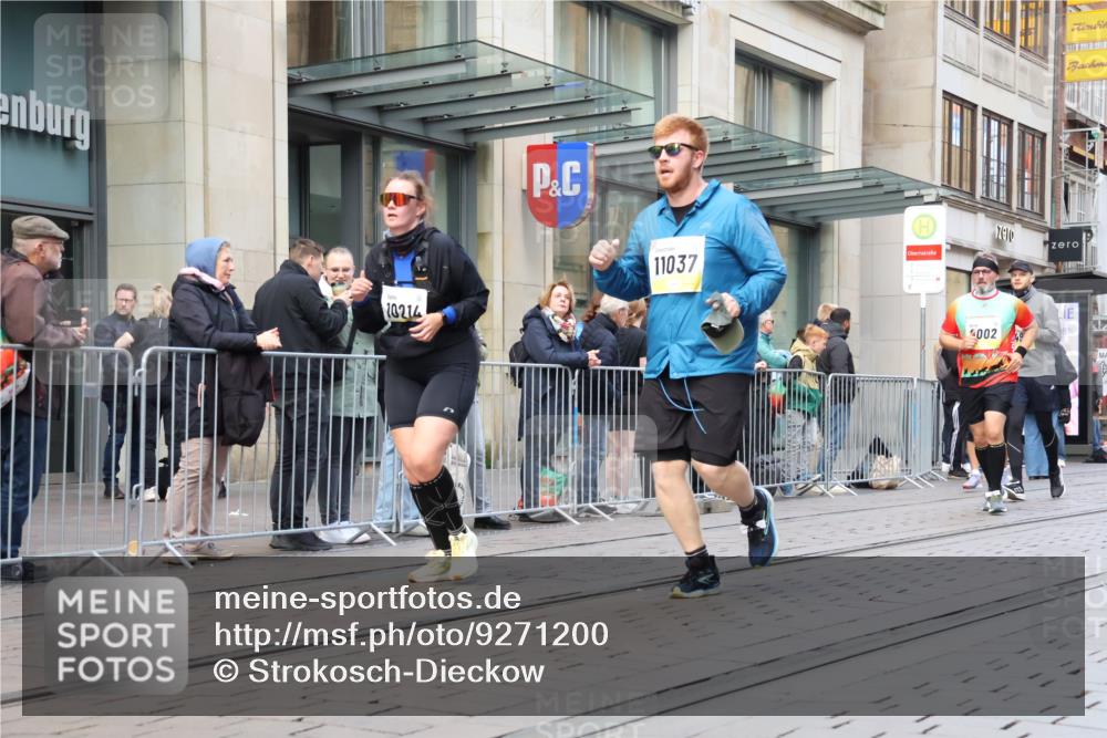 05.10.2025 - 20. swb-Marathon Bremen Strokosch-Dieckow http://msf.ph/oto/9271200 05.10.2025 11:09:00 Ziel 9002, 9185, 9493, 9649, 9798, 9815, 9848, 9892, 9945, 10074, 10214, 10295, 10315, 10419, 10522, 10784, 10865, 11037, 11056, 11218, 11379, 11437, 11447, 11530, 11614, 11674, 9002, 9185, 9493, 9649, 9798, 9815, 9848, 9892, 9945, 10074, 10214, 10295, 10315, 10419, 10522, 10784, 10865, 11037, 11056, 11218, 11379, 11437, 11447, 11530, 11614, 11674 meine-sportfotos.de