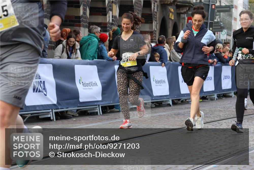05.10.2025 - 20. swb-Marathon Bremen Strokosch-Dieckow http://msf.ph/oto/9271203 05.10.2025 11:10:27 Ziel 8225, 9895, 10146, 10288, 10440, 10441, 10442, 10552, 10980, 11342, 11388 meine-sportfotos.de