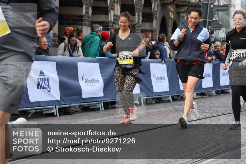 05.10.2025 - 20. swb-Marathon Bremen Strokosch-Dieckow http://msf.ph/oto/9271226 05.10.2025 11:10:27 Ziel 8225, 9895, 10146, 10288, 10440, 10441, 10442, 10552, 10980, 11342, 11388 meine-sportfotos.de