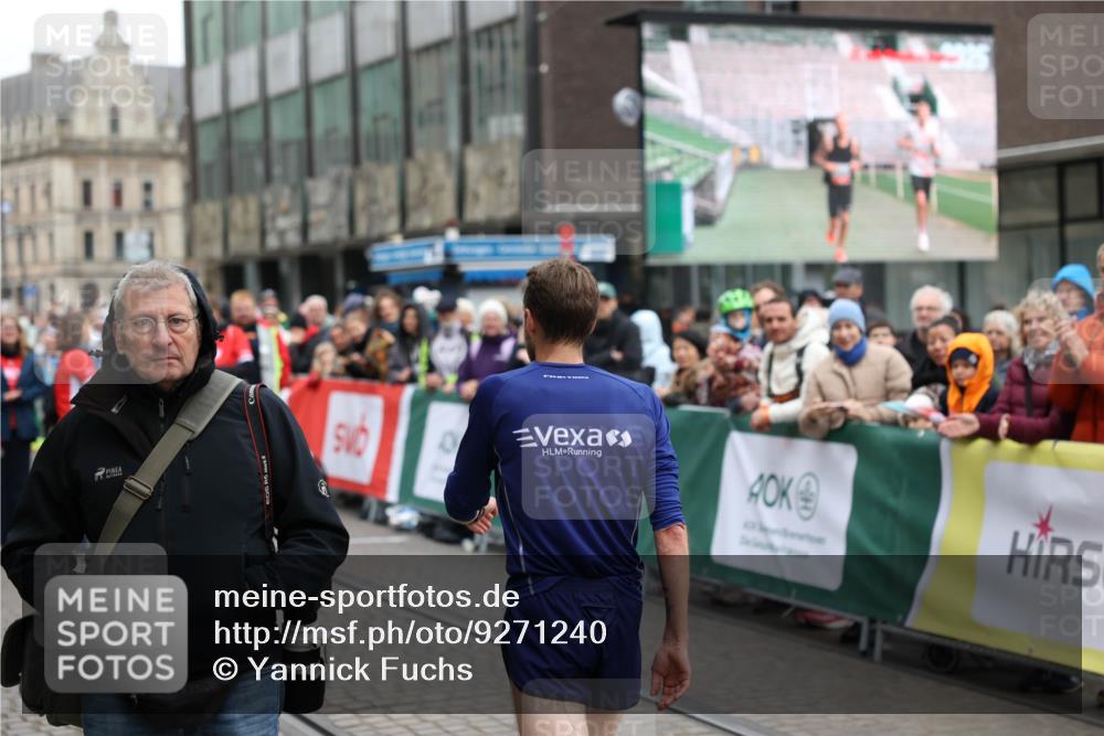 05.10.2025 - 20. swb-Marathon Bremen Yannick Fuchs http://msf.ph/oto/9271240 05.10.2025 12:15:50 Ziel 12 meine-sportfotos.de
