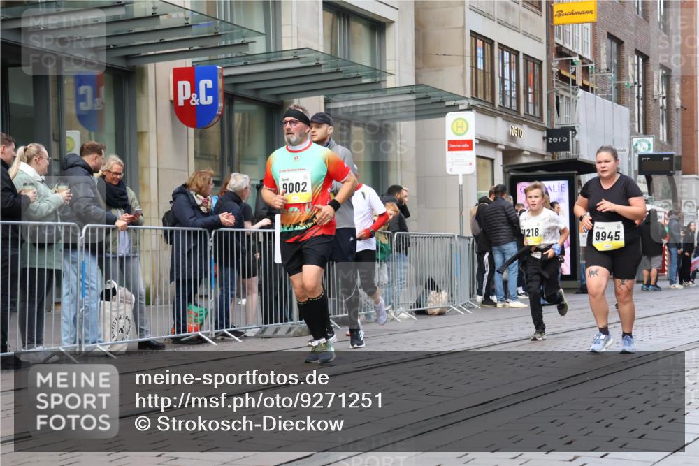 05.10.2025 - 20. swb-Marathon Bremen Strokosch-Dieckow http://msf.ph/oto/9271251 05.10.2025 11:09:02 Ziel 9002, 9185, 9493, 9649, 9798, 9815, 9848, 9892, 9945, 10074, 10214, 10295, 10315, 10419, 10522, 10784, 10865, 11037, 11056, 11218, 11379, 11437, 11447, 11526, 11530, 11614, 11674, 9002, 9185, 9493, 9649, 9798, 9815, 9848, 9892, 9945, 10074, 10214, 10295, 10315, 10419, 10522, 10784, 10865, 11037, 11056, 11218, 11379, 11437, 11447, 11526, 11530, 11614, 11674 meine-sportfotos.de