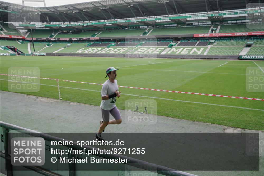 05.10.2025 - 20. swb-Marathon Bremen Michael Burmester http://msf.ph/oto/9271255 05.10.2025 12:43:55 Laufen im Stadion 288, 329, 548, 577, 628, 706, 1196, 1641, 1992, 2092, 2249, 2967, 3435, 3580, 4369, 4422, 4631, 4867, 5014, 5287, 5495, 5815, 5908, 5988, 6224, 6385, 6912, 7373, 7668, 7816, 7834, 7949, 8030, 8275, 8593, 9095, 662, 1265, 1652, 1745, 2062, 4664, 5231, 6423, 7269, 7498, 8053, 8520 meine-sportfotos.de