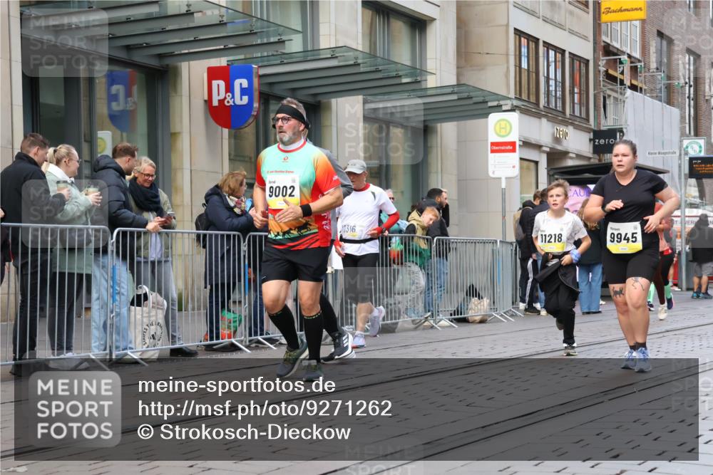 05.10.2025 - 20. swb-Marathon Bremen Strokosch-Dieckow http://msf.ph/oto/9271262 05.10.2025 11:09:02 Ziel 9002, 9185, 9493, 9649, 9798, 9815, 9848, 9892, 9945, 10074, 10214, 10295, 10315, 10419, 10522, 10784, 10865, 11037, 11056, 11218, 11379, 11437, 11447, 11526, 11530, 11614, 11674, 9002, 9185, 9493, 9649, 9798, 9815, 9848, 9892, 9945, 10074, 10214, 10295, 10315, 10419, 10522, 10784, 10865, 11037, 11056, 11218, 11379, 11437, 11447, 11526, 11530, 11614, 11674 meine-sportfotos.de