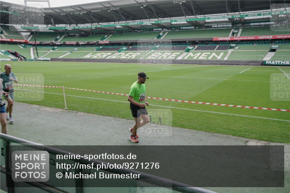 05.10.2025 - 20. swb-Marathon Bremen Michael Burmester http://msf.ph/oto/9271276 05.10.2025 12:43:59 Laufen im Stadion 288, 329, 548, 577, 706, 1196, 1992, 2092, 2249, 2967, 3435, 3580, 4369, 4422, 4631, 4867, 5014, 5287, 5495, 5815, 5908, 5988, 6224, 6385, 6912, 7373, 7816, 7834, 7949, 8030, 8275, 8593, 9095, 628, 662, 1641, 1652, 1745, 2062, 4664, 5231, 6423, 7269, 7498, 7668, 8053 meine-sportfotos.de