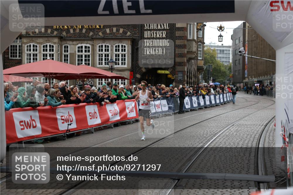05.10.2025 - 20. swb-Marathon Bremen Yannick Fuchs http://msf.ph/oto/9271297 05.10.2025 12:16:07 Ziel 13 meine-sportfotos.de