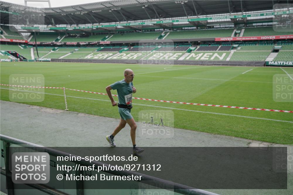 05.10.2025 - 20. swb-Marathon Bremen Michael Burmester http://msf.ph/oto/9271312 05.10.2025 12:44:00 Laufen im Stadion 288, 329, 548, 577, 706, 1196, 1992, 2092, 2249, 2967, 3435, 3580, 4369, 4422, 4631, 4867, 5014, 5287, 5495, 5815, 5908, 5988, 6224, 6385, 6912, 7373, 7816, 7834, 7949, 8030, 8275, 8593, 9095, 628, 662, 1641, 1652, 1745, 2062, 4664, 5231, 6423, 7269, 7498, 7668, 8053 meine-sportfotos.de