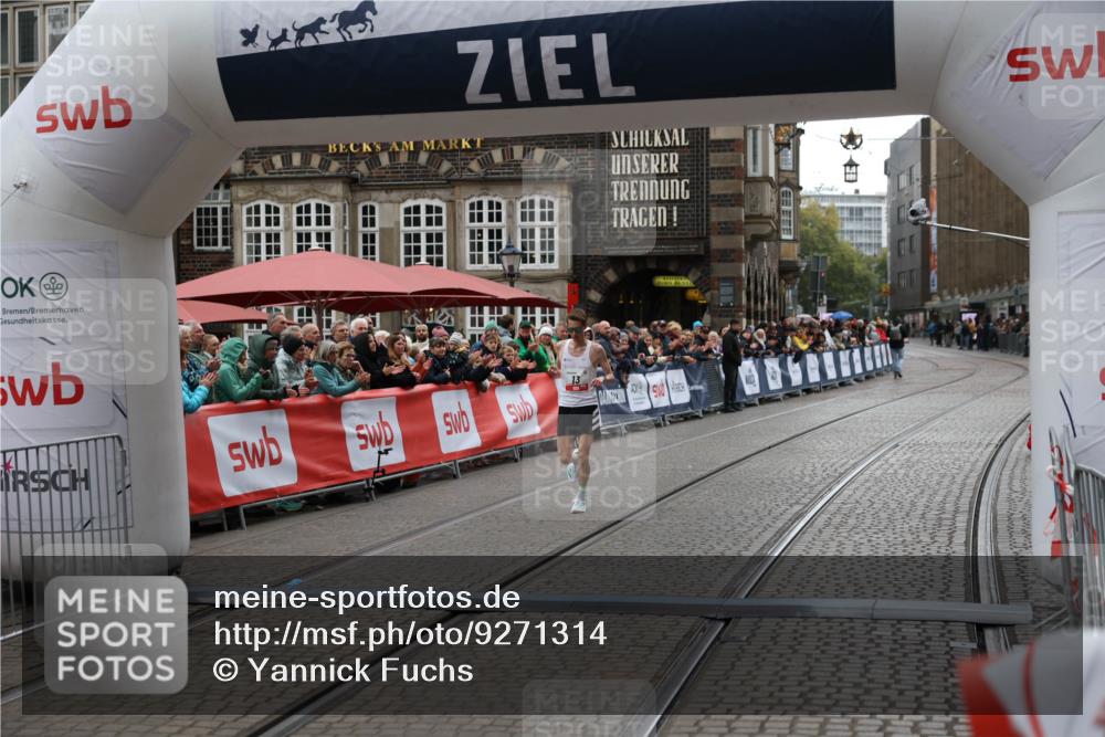 05.10.2025 - 20. swb-Marathon Bremen Yannick Fuchs http://msf.ph/oto/9271314 05.10.2025 12:16:07 Ziel 13 meine-sportfotos.de