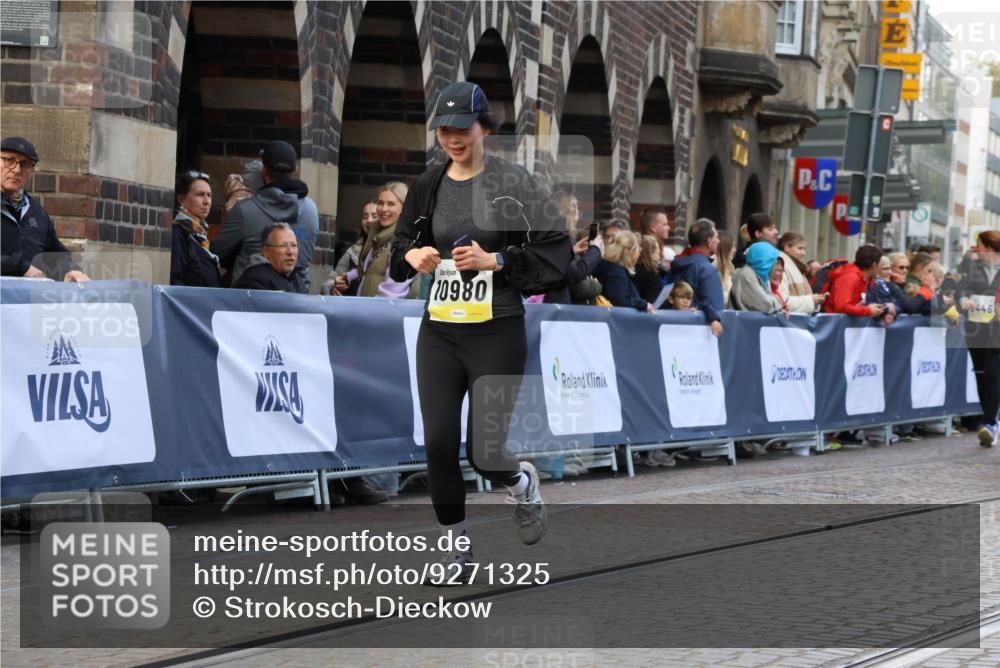 05.10.2025 - 20. swb-Marathon Bremen Strokosch-Dieckow http://msf.ph/oto/9271325 05.10.2025 11:10:30 Ziel 8225, 9895, 10146, 10288, 10440, 10441, 10442, 10552, 10980, 11240, 11342 meine-sportfotos.de