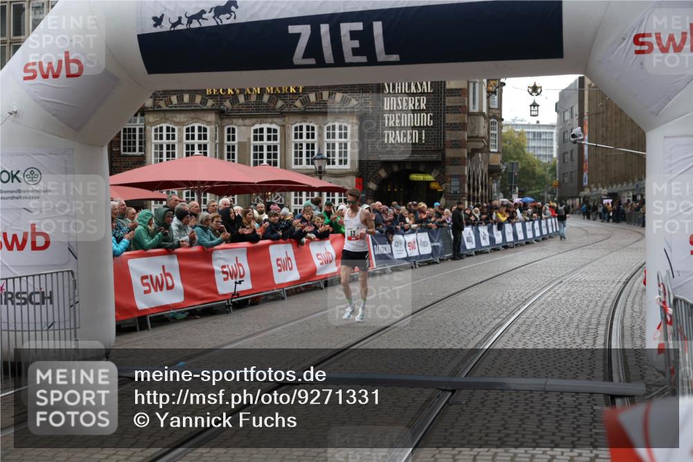 05.10.2025 - 20. swb-Marathon Bremen Yannick Fuchs http://msf.ph/oto/9271331 05.10.2025 12:16:07 Ziel 13 meine-sportfotos.de