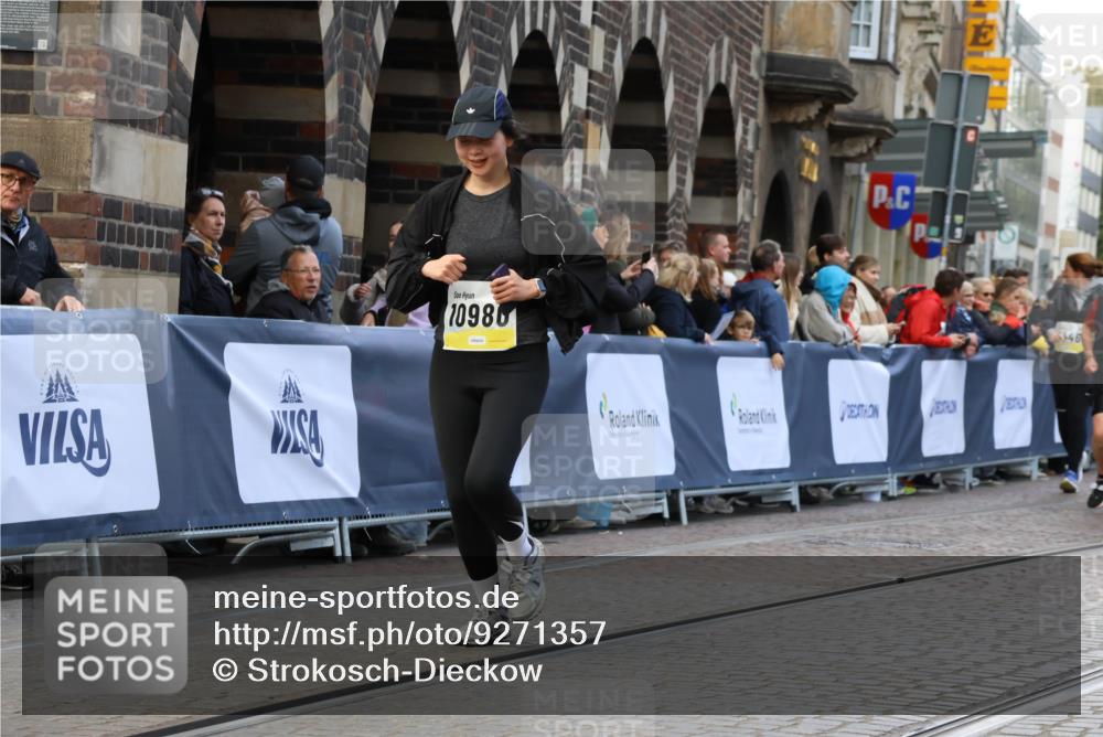 05.10.2025 - 20. swb-Marathon Bremen Strokosch-Dieckow http://msf.ph/oto/9271357 05.10.2025 11:10:30 Ziel 8225, 9895, 10146, 10288, 10440, 10441, 10442, 10552, 10980, 11240, 11342 meine-sportfotos.de