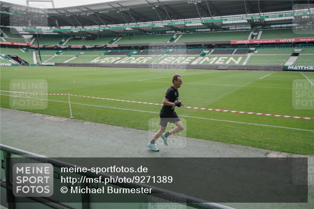 05.10.2025 - 20. swb-Marathon Bremen Michael Burmester http://msf.ph/oto/9271389 05.10.2025 12:44:15 Laufen im Stadion 288, 329, 506, 539, 548, 917, 1196, 1992, 2092, 2249, 3150, 3982, 4422, 5014, 5908, 7099, 7373, 7525, 7949, 8030, 8275, 577, 628, 706, 1641, 2967, 3435, 3580, 4369, 4631, 4867, 5287, 5495, 5815, 5988, 6224, 6385, 6912, 7668, 7816, 7834, 8593, 9095 meine-sportfotos.de