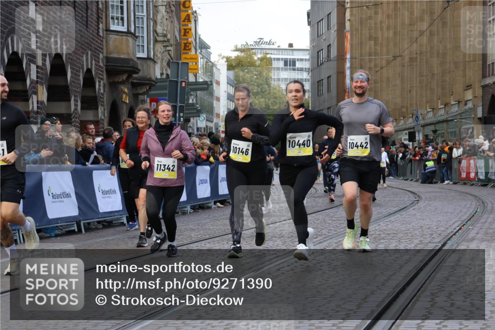 05.10.2025 - 20. swb-Marathon Bremen Strokosch-Dieckow http://msf.ph/oto/9271390 05.10.2025 11:10:33 Ziel 9446, 10146, 10440, 10441, 10442, 10980, 11240, 11342 meine-sportfotos.de