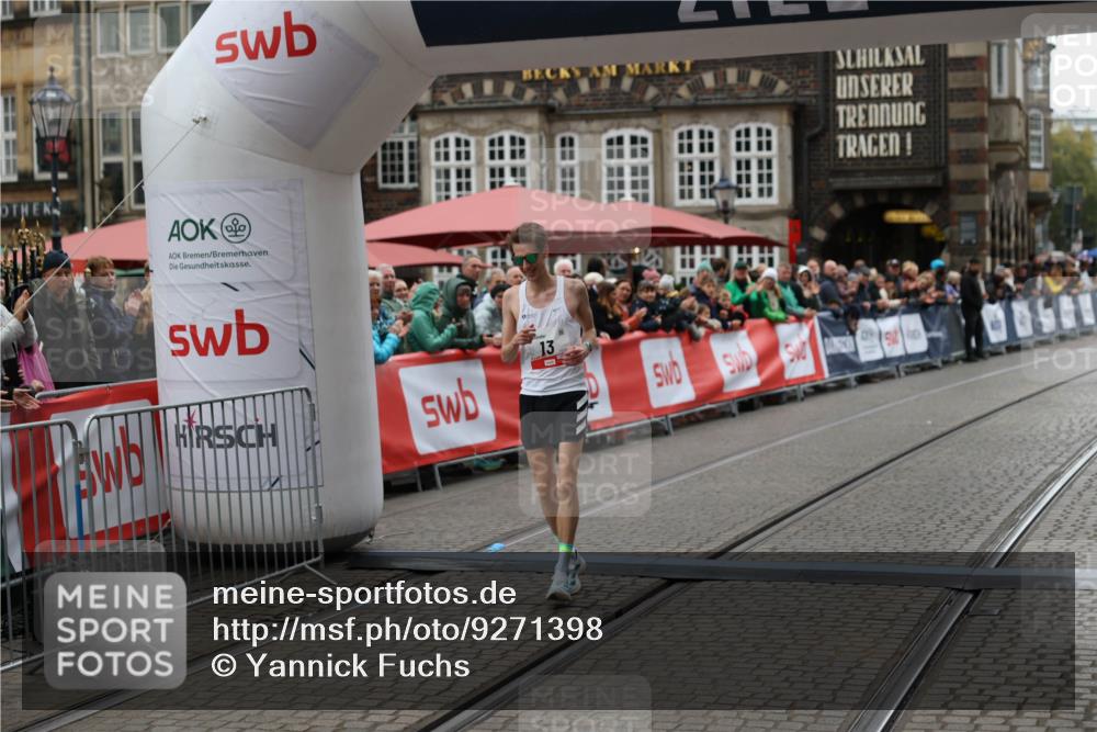 05.10.2025 - 20. swb-Marathon Bremen Yannick Fuchs http://msf.ph/oto/9271398 05.10.2025 12:16:09 Ziel 13 meine-sportfotos.de