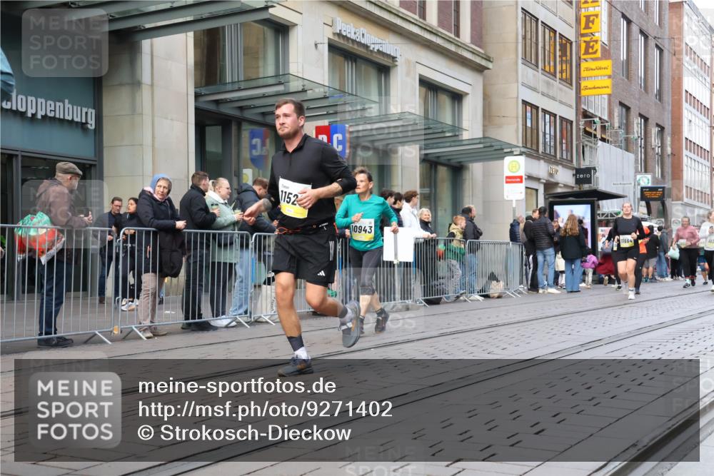 05.10.2025 - 20. swb-Marathon Bremen Strokosch-Dieckow http://msf.ph/oto/9271402 05.10.2025 11:09:12 Ziel 9001, 9002, 9185, 9493, 9538, 9649, 9731, 9732, 9848, 9887, 9892, 9945, 10074, 10214, 10245, 10295, 10316, 10417, 10419, 10672, 10865, 10881, 10886, 10943, 11037, 11218, 11407, 11447, 11526, 11614, 11654, 11655, 11664, 9001, 9002, 9185, 9493, 9538, 9649, 9731, 9732, 9848, 9887, 9892, 9945, 10074, 10214, 10245, 10295, 10316, 10417, 10419, 10672, 10865, 10881, 10886, 10943, 11037, 11218, 11447, 11526, 11614, 11664 meine-sportfotos.de