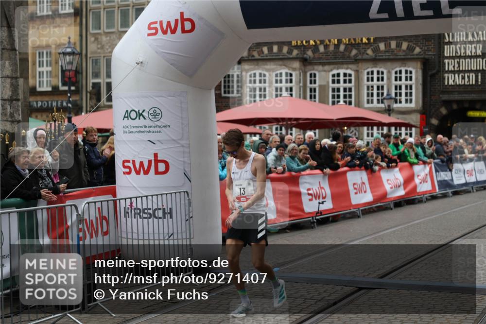 05.10.2025 - 20. swb-Marathon Bremen Yannick Fuchs http://msf.ph/oto/9271407 05.10.2025 12:16:10 Ziel 13 meine-sportfotos.de
