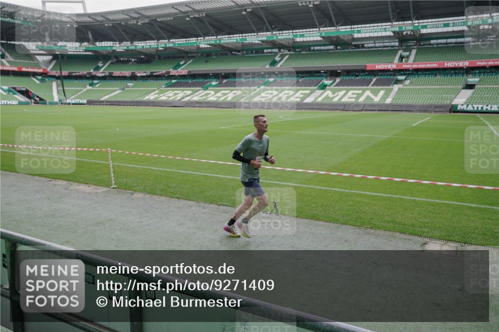 05.10.2025 - 20. swb-Marathon Bremen Michael Burmester http://msf.ph/oto/9271409 05.10.2025 12:44:19 Laufen im Stadion 288, 329, 506, 539, 548, 642, 657, 917, 1196, 1992, 2092, 2249, 3150, 3219, 3251, 3982, 4422, 5014, 5908, 6633, 7099, 7373, 7525, 7949, 8030, 8169, 8275, 8351, 8382, 577, 706, 2967, 3435, 3580, 4369, 4631, 4867, 5014, 5287, 5495, 5815, 5988, 6224, 6385, 6912, 7816, 7834, 8593, 9095 meine-sportfotos.de
