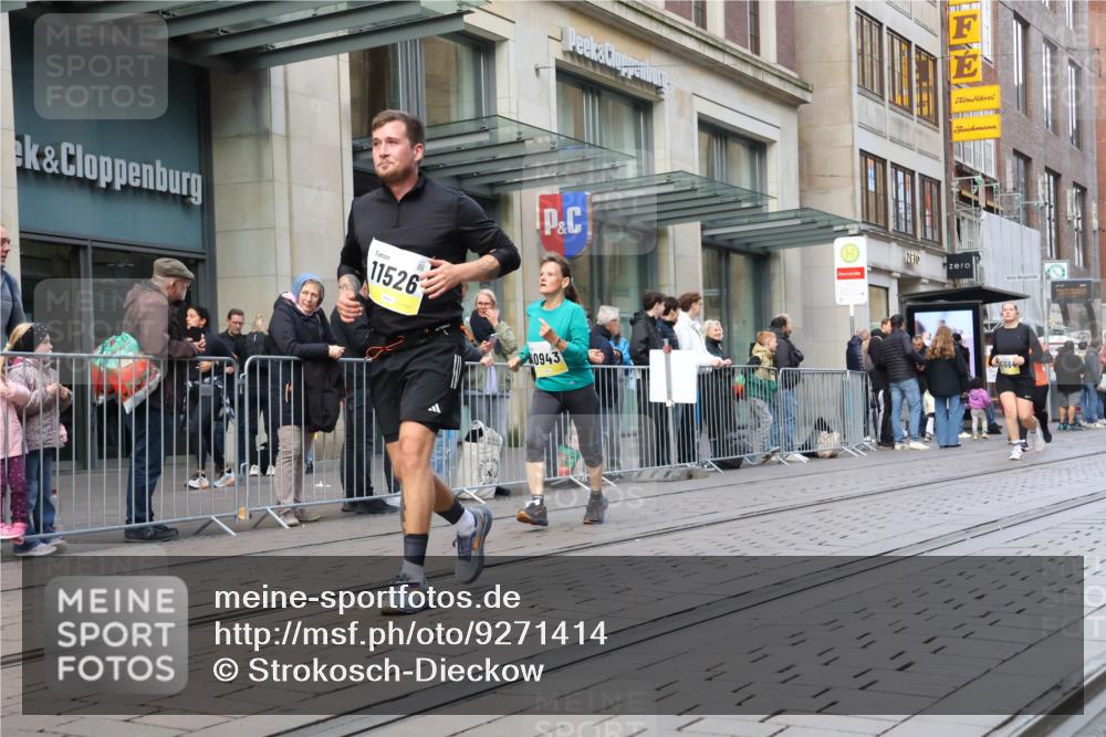 05.10.2025 - 20. swb-Marathon Bremen Strokosch-Dieckow http://msf.ph/oto/9271414 05.10.2025 11:09:12 Ziel 9001, 9002, 9185, 9493, 9538, 9649, 9731, 9732, 9848, 9887, 9892, 9945, 10074, 10214, 10245, 10295, 10316, 10417, 10419, 10672, 10865, 10881, 10886, 10943, 11037, 11218, 11407, 11447, 11526, 11614, 11654, 11655, 11664, 9001, 9002, 9185, 9493, 9538, 9649, 9731, 9732, 9848, 9887, 9892, 9945, 10074, 10214, 10245, 10295, 10316, 10417, 10419, 10672, 10865, 10881, 10886, 10943, 11037, 11218, 11447, 11526, 11614, 11664 meine-sportfotos.de