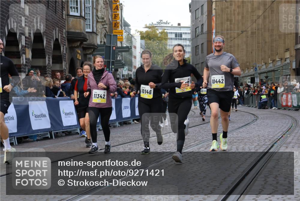 05.10.2025 - 20. swb-Marathon Bremen Strokosch-Dieckow http://msf.ph/oto/9271421 05.10.2025 11:10:33 Ziel 9446, 10146, 10440, 10441, 10442, 10980, 11240, 11342 meine-sportfotos.de