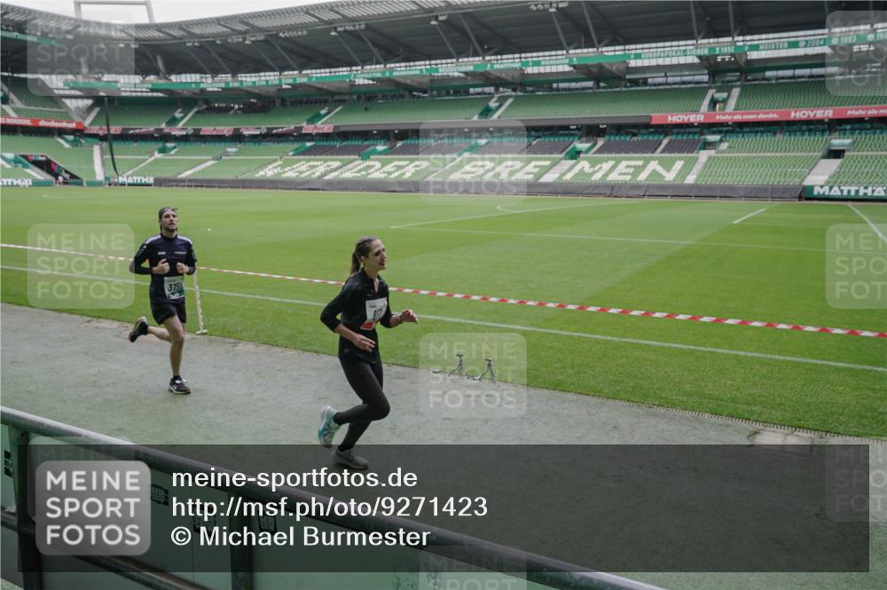 05.10.2025 - 20. swb-Marathon Bremen Michael Burmester http://msf.ph/oto/9271423 05.10.2025 12:44:22 Laufen im Stadion 288, 329, 506, 539, 548, 642, 657, 917, 1196, 1992, 2092, 2188, 2249, 3150, 3219, 3251, 3982, 4422, 5908, 6633, 7099, 7373, 7525, 7949, 8030, 8169, 8351, 8382, 577, 706, 1992, 2967, 3435, 3580, 4369, 4631, 4867, 5014, 5287, 5495, 5988, 6224, 6385, 6912, 7816, 7834, 8275, 8593, 9095 meine-sportfotos.de
