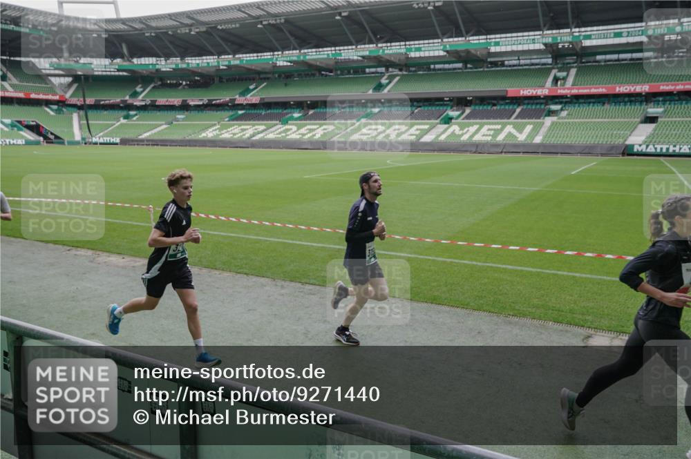05.10.2025 - 20. swb-Marathon Bremen Michael Burmester http://msf.ph/oto/9271440 05.10.2025 12:44:23 Laufen im Stadion 288, 329, 506, 539, 548, 642, 657, 917, 1196, 2092, 2188, 2249, 3150, 3219, 3251, 3982, 4422, 5908, 6633, 7099, 7373, 7525, 7949, 8030, 8169, 8351, 8382, 577, 706, 1992, 2967, 3435, 3580, 4369, 4631, 4867, 5014, 5287, 5495, 5988, 6224, 6385, 6912, 7816, 7834, 8275, 8593, 9095 meine-sportfotos.de