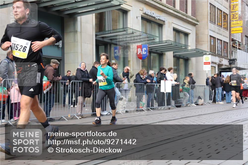 05.10.2025 - 20. swb-Marathon Bremen Strokosch-Dieckow http://msf.ph/oto/9271442 05.10.2025 11:09:13 Ziel 9001, 9002, 9185, 9493, 9538, 9649, 9731, 9732, 9848, 9887, 9892, 9945, 10074, 10214, 10245, 10316, 10412, 10417, 10419, 10672, 10865, 10881, 10886, 10943, 11037, 11218, 11407, 11447, 11526, 11614, 11654, 11655, 11664, 9001, 9002, 9185, 9493, 9538, 9649, 9731, 9732, 9848, 9887, 9892, 9945, 10074, 10214, 10245, 10316, 10412, 10417, 10419, 10672, 10865, 10881, 10886, 10943, 11037, 11218, 11447, 11526, 11614, 11664 meine-sportfotos.de