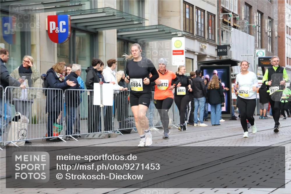 05.10.2025 - 20. swb-Marathon Bremen Strokosch-Dieckow http://msf.ph/oto/9271453 05.10.2025 11:09:15 Ziel 9001, 9002, 9185, 9493, 9538, 9649, 9731, 9732, 9887, 9945, 10074, 10214, 10245, 10316, 10412, 10417, 10419, 10672, 10865, 10881, 10886, 10943, 11037, 11206, 11218, 11407, 11447, 11526, 11614, 11654, 11655, 11664, 9001, 9002, 9185, 9493, 9538, 9649, 9731, 9732, 9887, 9945, 10074, 10214, 10245, 10316, 10412, 10417, 10419, 10672, 10865, 10881, 10886, 10943, 11037, 11206, 11218, 11447, 11526, 11614, 11664 meine-sportfotos.de