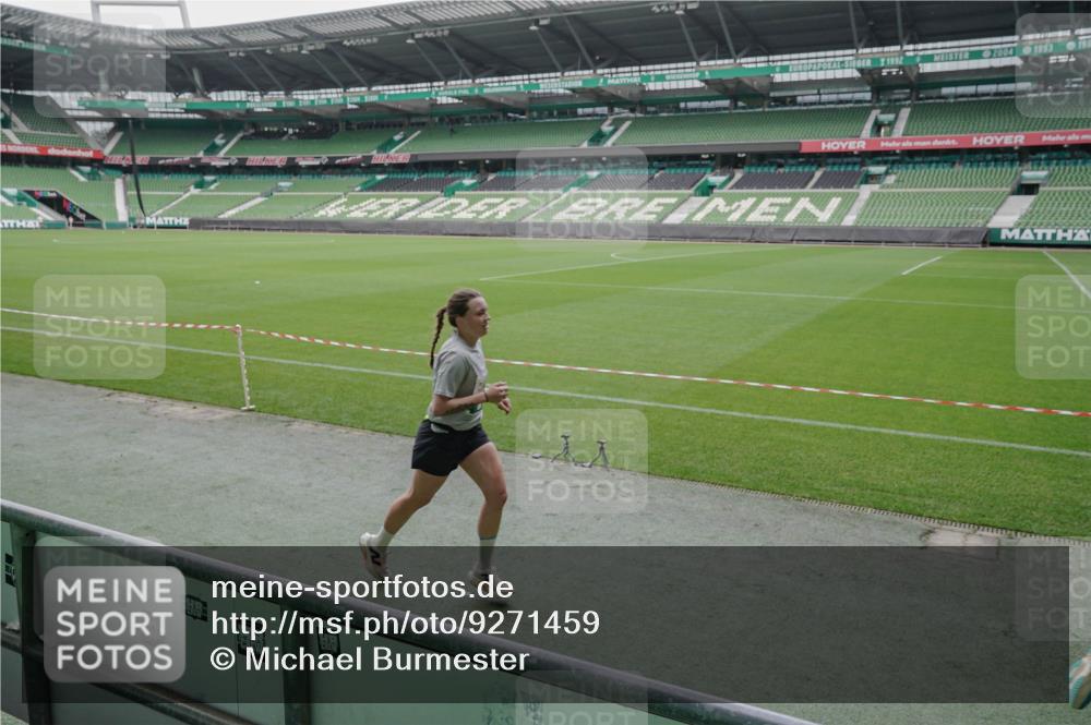 05.10.2025 - 20. swb-Marathon Bremen Michael Burmester http://msf.ph/oto/9271459 05.10.2025 12:44:24 Laufen im Stadion 288, 329, 506, 539, 548, 642, 657, 917, 1196, 2013, 2092, 2188, 2249, 3150, 3219, 3251, 3982, 4422, 5908, 6633, 7099, 7373, 7525, 7949, 8030, 8169, 8351, 8382, 577, 706, 1992, 2967, 3435, 4369, 4631, 4867, 5014, 5287, 5495, 5988, 6385, 6912, 7816, 7834, 8275, 8593, 9095 meine-sportfotos.de