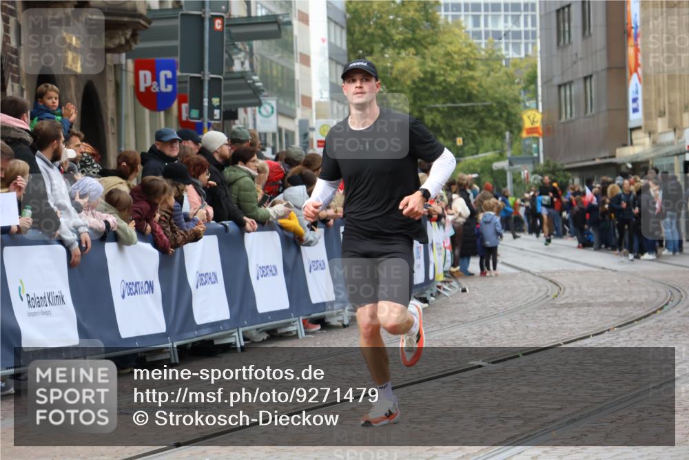 05.10.2025 - 20. swb-Marathon Bremen Strokosch-Dieckow http://msf.ph/oto/9271479 05.10.2025 13:02:10 Ziel 4988 meine-sportfotos.de