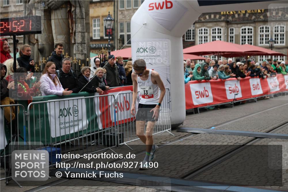 05.10.2025 - 20. swb-Marathon Bremen Yannick Fuchs http://msf.ph/oto/9271490 05.10.2025 12:16:11 Ziel 13 meine-sportfotos.de