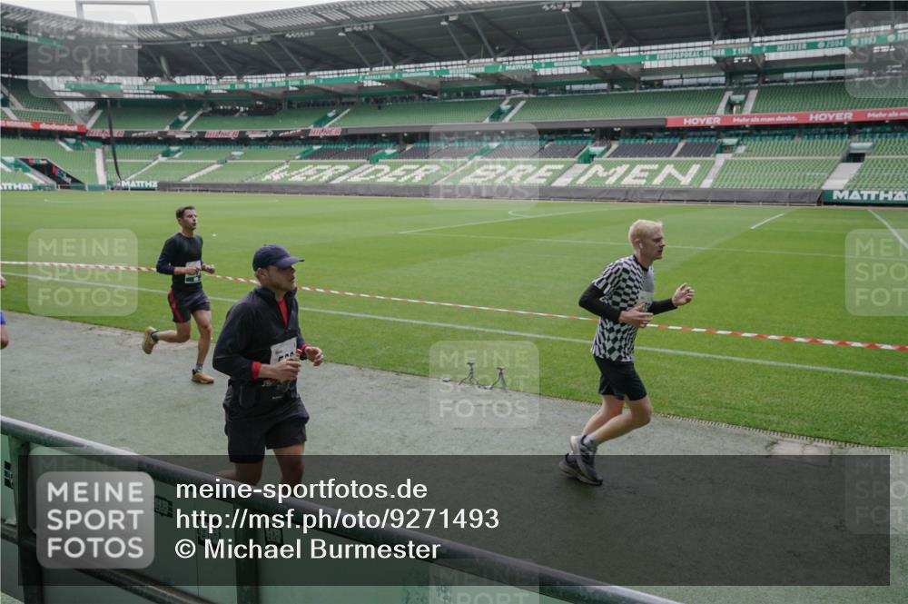 05.10.2025 - 20. swb-Marathon Bremen Michael Burmester http://msf.ph/oto/9271493 05.10.2025 12:44:28 Laufen im Stadion 329, 506, 539, 548, 642, 657, 917, 1196, 2013, 2092, 2188, 2249, 3150, 3219, 3251, 3982, 4422, 5908, 6633, 7099, 7373, 7525, 7949, 8030, 8169, 8351, 8382, 288, 706, 1992, 2967, 3435, 4369, 4631, 4867, 5014, 5287, 5495, 5988, 6385, 6912, 7816, 7834, 8275, 8593, 9095 meine-sportfotos.de