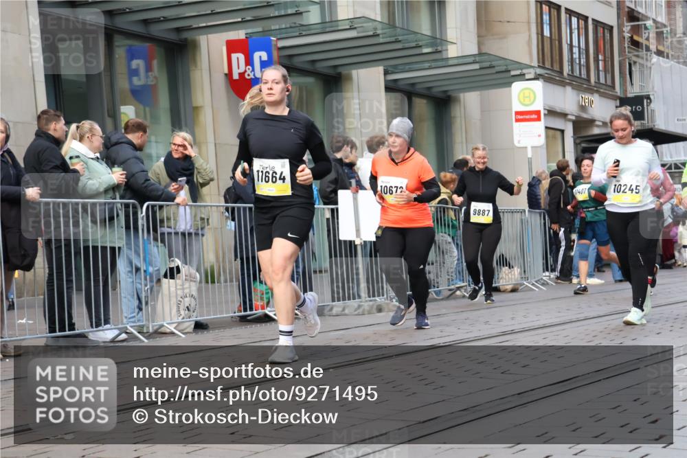 05.10.2025 - 20. swb-Marathon Bremen Strokosch-Dieckow http://msf.ph/oto/9271495 05.10.2025 11:09:16 Ziel 9001, 9002, 9185, 9493, 9538, 9649, 9731, 9732, 9887, 9945, 10074, 10214, 10245, 10316, 10412, 10417, 10419, 10672, 10865, 10881, 10886, 10943, 11037, 11206, 11218, 11407, 11447, 11526, 11614, 11654, 11655, 11664, 9001, 9002, 9185, 9493, 9538, 9649, 9731, 9732, 9887, 9945, 10074, 10214, 10245, 10316, 10412, 10417, 10419, 10672, 10865, 10881, 10886, 10943, 11037, 11206, 11218, 11447, 11526, 11614, 11664 meine-sportfotos.de