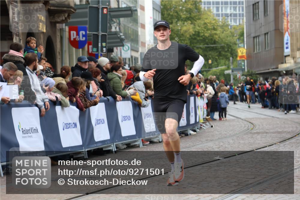 05.10.2025 - 20. swb-Marathon Bremen Strokosch-Dieckow http://msf.ph/oto/9271501 05.10.2025 13:02:10 Ziel 4988 meine-sportfotos.de