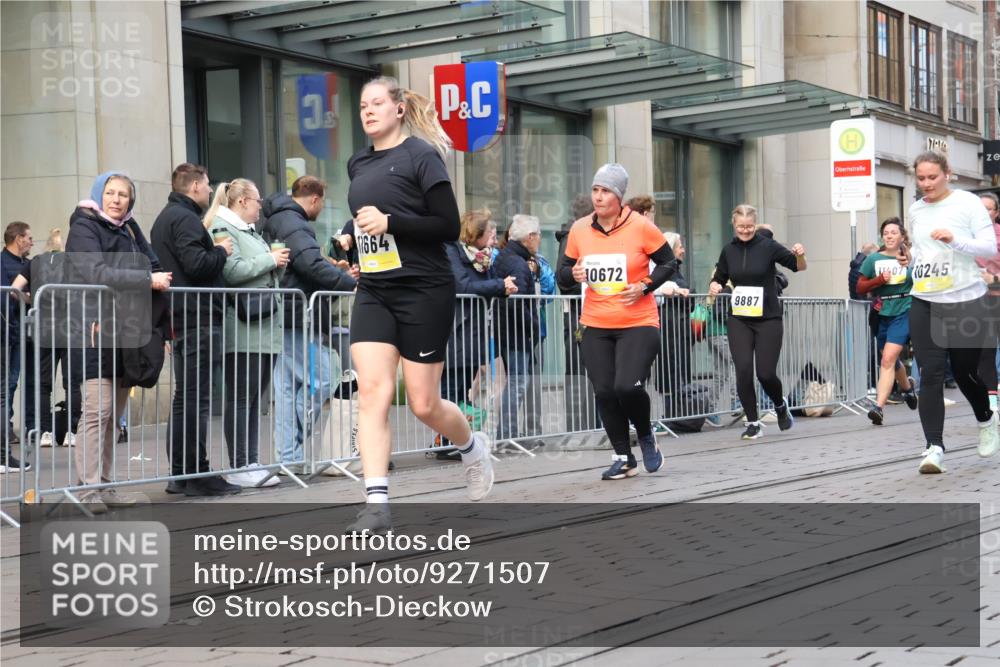 05.10.2025 - 20. swb-Marathon Bremen Strokosch-Dieckow http://msf.ph/oto/9271507 05.10.2025 11:09:17 Ziel 9001, 9002, 9185, 9493, 9538, 9649, 9731, 9732, 9887, 9945, 10074, 10214, 10245, 10316, 10412, 10417, 10419, 10672, 10865, 10881, 10886, 10943, 11037, 11206, 11218, 11407, 11447, 11526, 11614, 11654, 11655, 11664, 9001, 9002, 9185, 9493, 9538, 9649, 9731, 9732, 9887, 9945, 10074, 10214, 10245, 10316, 10412, 10417, 10419, 10672, 10865, 10881, 10886, 10943, 11037, 11206, 11218, 11447, 11526, 11614, 11664 meine-sportfotos.de