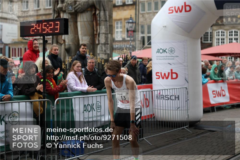 05.10.2025 - 20. swb-Marathon Bremen Yannick Fuchs http://msf.ph/oto/9271508 05.10.2025 12:16:13 Ziel 13 meine-sportfotos.de