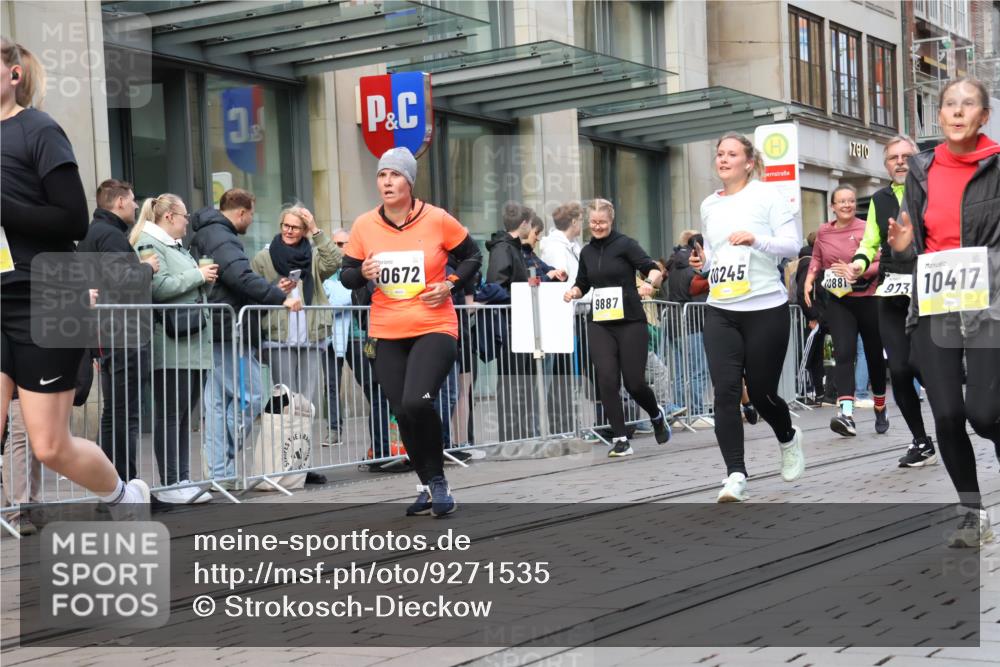 05.10.2025 - 20. swb-Marathon Bremen Strokosch-Dieckow http://msf.ph/oto/9271535 05.10.2025 11:09:17 Ziel 9001, 9002, 9185, 9493, 9538, 9649, 9731, 9732, 9887, 9945, 10074, 10214, 10245, 10316, 10412, 10417, 10419, 10672, 10865, 10881, 10886, 10943, 11037, 11206, 11218, 11407, 11447, 11526, 11614, 11654, 11655, 11664, 9001, 9002, 9185, 9493, 9538, 9649, 9731, 9732, 9887, 9945, 10074, 10214, 10245, 10316, 10412, 10417, 10419, 10672, 10865, 10881, 10886, 10943, 11037, 11206, 11218, 11447, 11526, 11614, 11664 meine-sportfotos.de