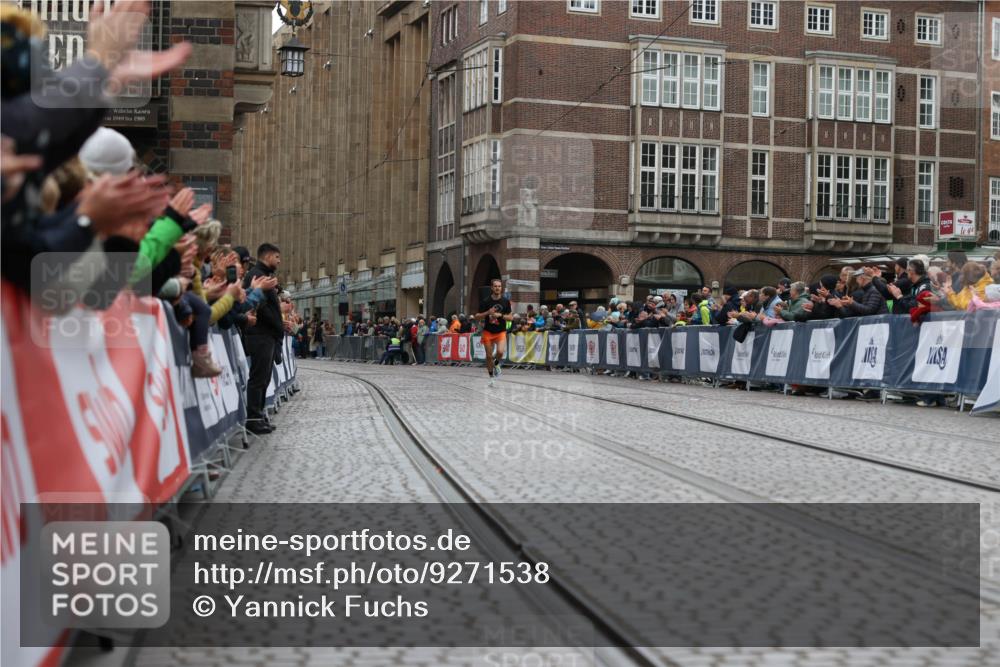 05.10.2025 - 20. swb-Marathon Bremen Yannick Fuchs http://msf.ph/oto/9271538 05.10.2025 12:17:31 Ziel  meine-sportfotos.de