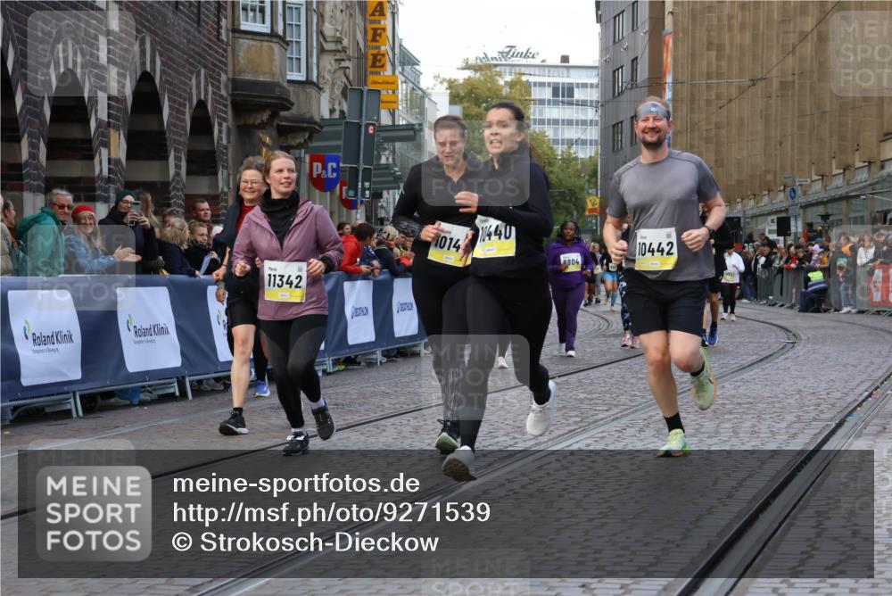 05.10.2025 - 20. swb-Marathon Bremen Strokosch-Dieckow http://msf.ph/oto/9271539 05.10.2025 11:10:34 Ziel 9446, 10146, 10440, 10441, 10442, 10665, 10980, 11240, 11342 meine-sportfotos.de