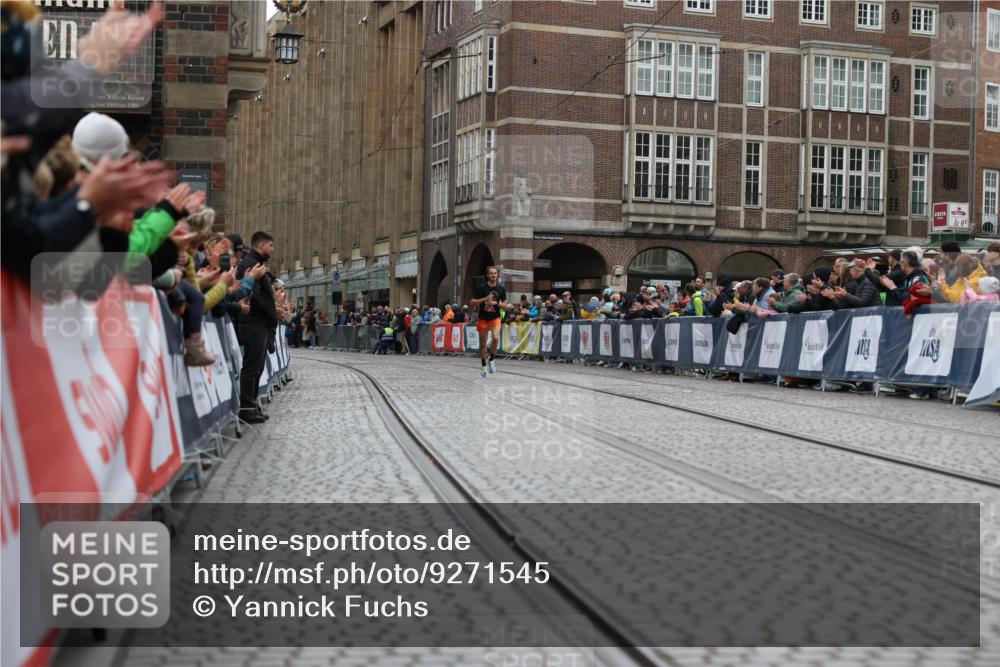 05.10.2025 - 20. swb-Marathon Bremen Yannick Fuchs http://msf.ph/oto/9271545 05.10.2025 12:17:31 Ziel  meine-sportfotos.de