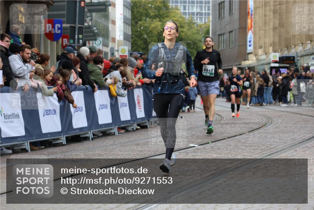 05.10.2025 - 20. swb-Marathon Bremen Strokosch-Dieckow http://msf.ph/oto/9271553 05.10.2025 13:02:26 Ziel 662, 3327, 6849 meine-sportfotos.de