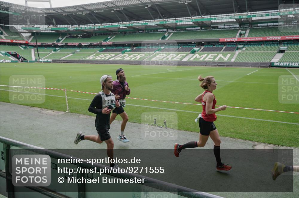 05.10.2025 - 20. swb-Marathon Bremen Michael Burmester http://msf.ph/oto/9271555 05.10.2025 12:44:30 Laufen im Stadion 329, 506, 539, 548, 642, 657, 819, 917, 1196, 2013, 2092, 2188, 2249, 3150, 3219, 3251, 3982, 4358, 4422, 5908, 6633, 7099, 7373, 7525, 7949, 8030, 8169, 8351, 8382, 288, 706, 1992, 2967, 3435, 4369, 4631, 4867, 5014, 5287, 5495, 5988, 6385, 6912, 8275, 8593, 9095 meine-sportfotos.de