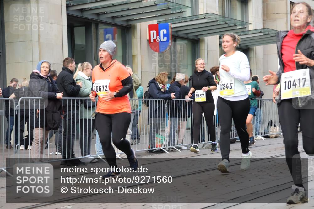 05.10.2025 - 20. swb-Marathon Bremen Strokosch-Dieckow http://msf.ph/oto/9271560 05.10.2025 11:09:18 Ziel 9001, 9002, 9185, 9493, 9538, 9649, 9731, 9732, 9887, 9945, 10074, 10214, 10245, 10316, 10412, 10417, 10419, 10672, 10865, 10881, 10886, 10943, 11037, 11206, 11407, 11447, 11526, 11614, 11654, 11655, 11664, 9001, 9002, 9185, 9493, 9538, 9649, 9731, 9732, 9887, 9945, 10074, 10214, 10245, 10316, 10412, 10417, 10419, 10672, 10865, 10881, 10886, 10943, 11037, 11206, 11447, 11526, 11614, 11664 meine-sportfotos.de