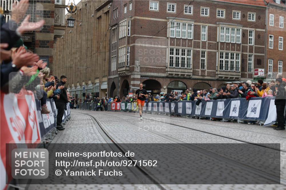 05.10.2025 - 20. swb-Marathon Bremen Yannick Fuchs http://msf.ph/oto/9271562 05.10.2025 12:17:32 Ziel  meine-sportfotos.de