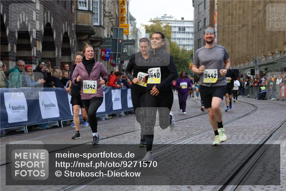 05.10.2025 - 20. swb-Marathon Bremen Strokosch-Dieckow http://msf.ph/oto/9271570 05.10.2025 11:10:34 Ziel 9446, 10146, 10440, 10441, 10442, 10665, 10980, 11240, 11342 meine-sportfotos.de