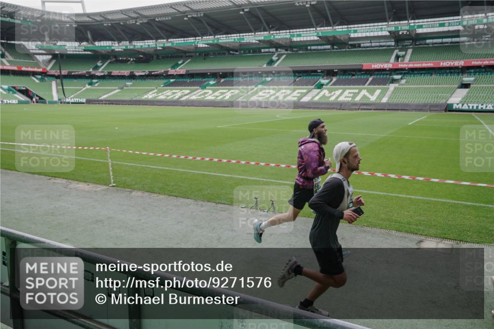 05.10.2025 - 20. swb-Marathon Bremen Michael Burmester http://msf.ph/oto/9271576 05.10.2025 12:44:30 Laufen im Stadion 329, 506, 539, 548, 642, 657, 819, 917, 1196, 2013, 2092, 2188, 2249, 3150, 3219, 3251, 3982, 4358, 4422, 5908, 6633, 7099, 7373, 7525, 7949, 8030, 8169, 8351, 8382, 288, 706, 1992, 2967, 3435, 4369, 4631, 4867, 5014, 5287, 5495, 5988, 6385, 6912, 8275, 8593, 9095 meine-sportfotos.de