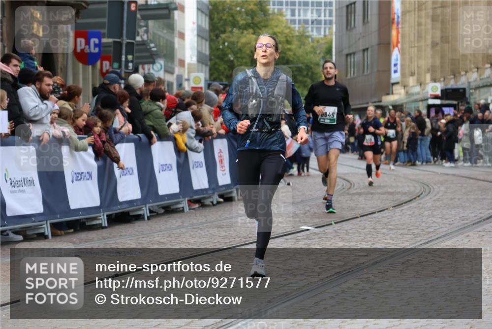 05.10.2025 - 20. swb-Marathon Bremen Strokosch-Dieckow http://msf.ph/oto/9271577 05.10.2025 13:02:26 Ziel 662, 3327, 6849 meine-sportfotos.de