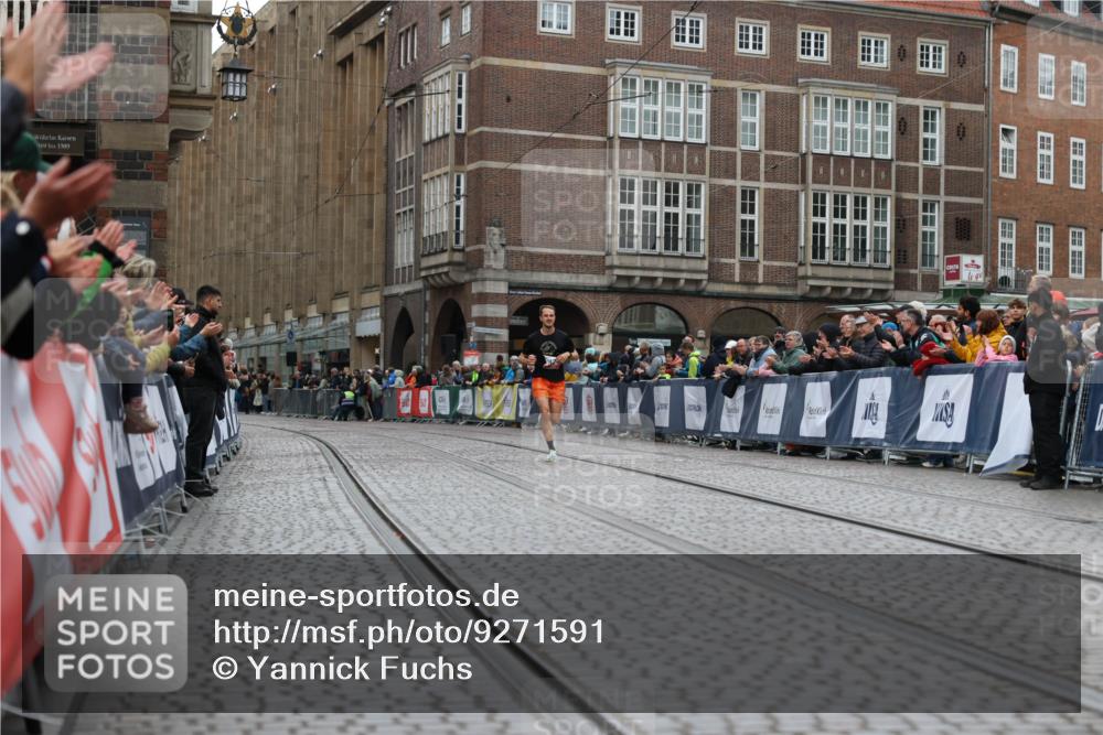 05.10.2025 - 20. swb-Marathon Bremen Yannick Fuchs http://msf.ph/oto/9271591 05.10.2025 12:17:33 Ziel  meine-sportfotos.de